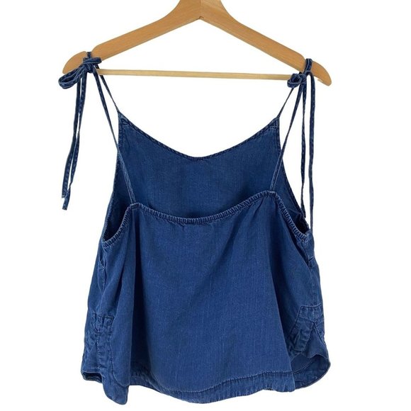 Chelsea & Violet Blue Chambray Sleeveless Lyocell Top‎ with ties at Shoul… - Picture 2 of 11